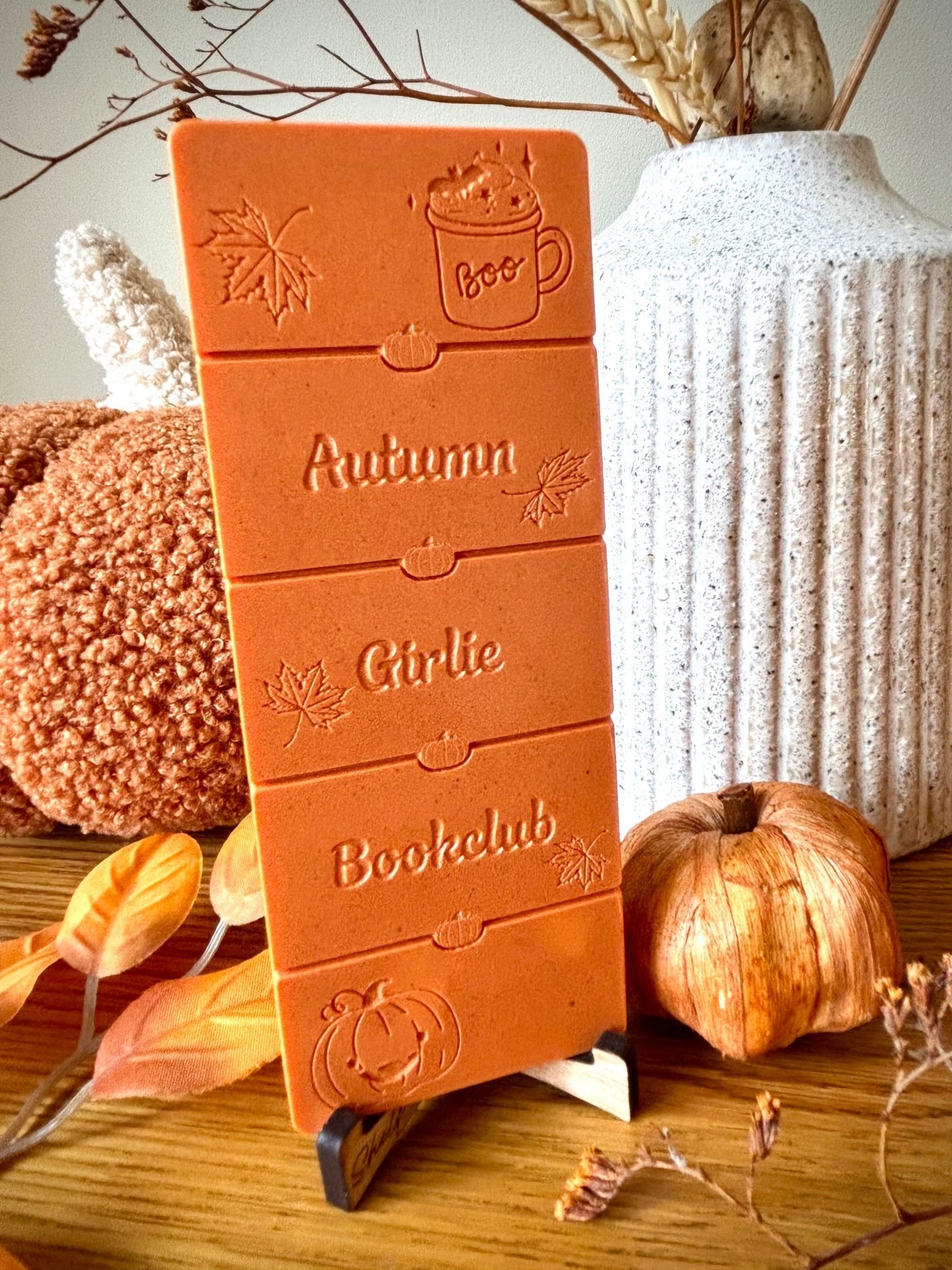 autumn wax melt for book lovers- the autumn girlie bookclub. pumpkin wax melt bar