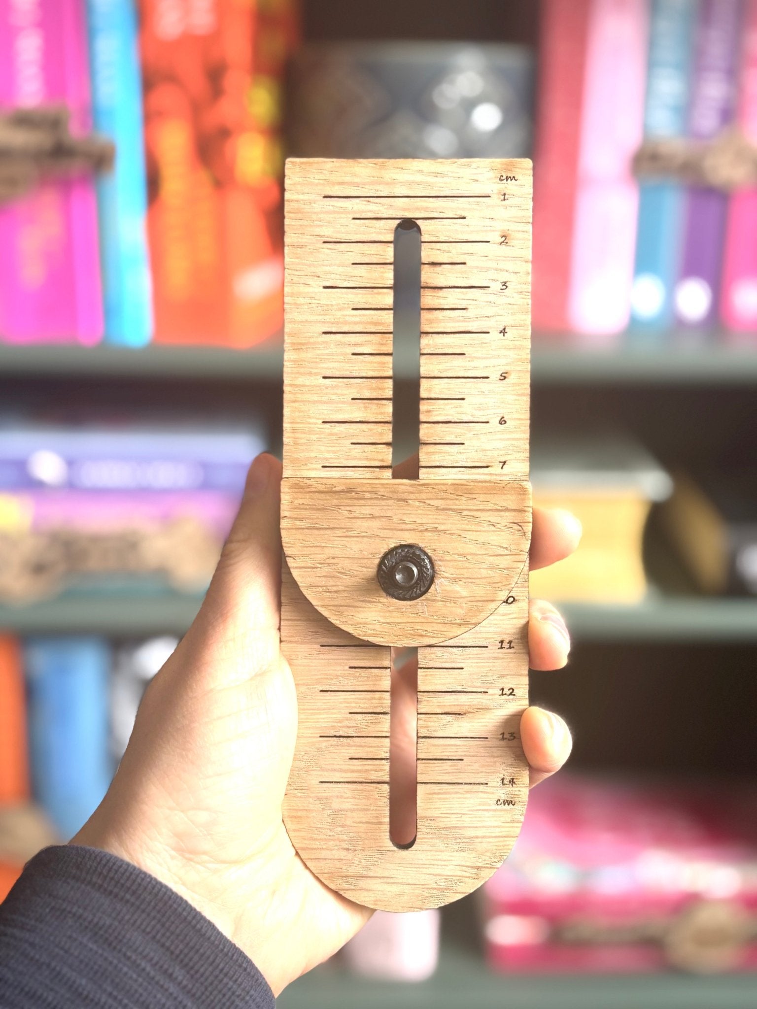 Adjustable Bookshelf Align Guide - Shelfaware