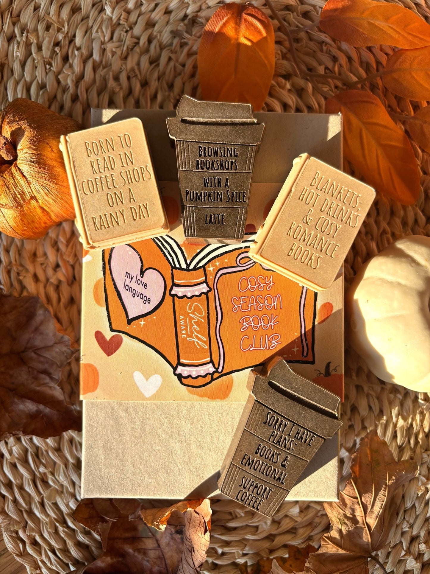 autumnal wax melts for book lovers