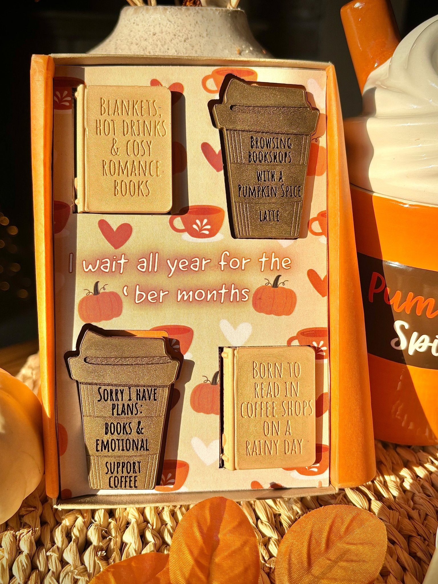 autumn wax melts for book lovers- books and coffee