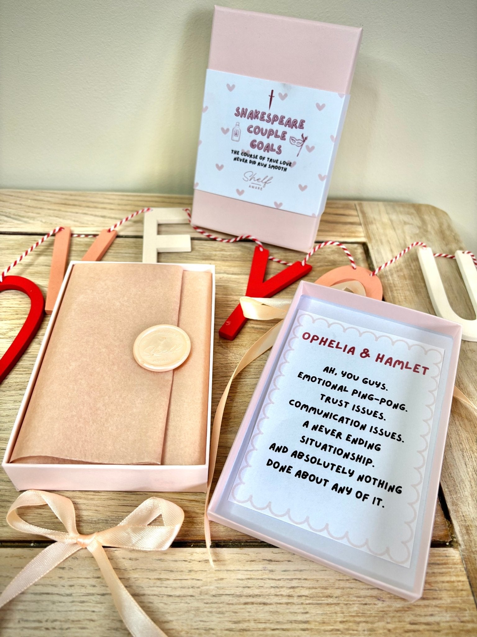 hamlet wax melts for book lovers in a pink gift box. two wax melts with quotes on them from hamlet and ophelia. gifts for classic book lovers and shakespeare. wax melt gift box for valentines day for shakespeare lovers. 