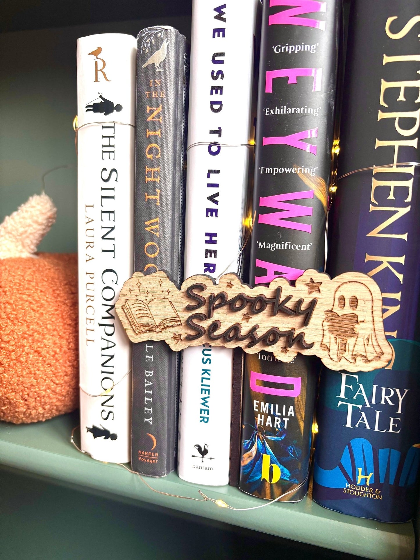 Spooky Season Bookshelf Genre Divider 