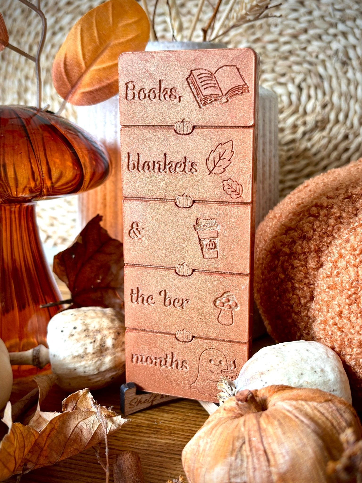 autumn wax melt for book lovers thst says books, blankets and The Ber Months on it