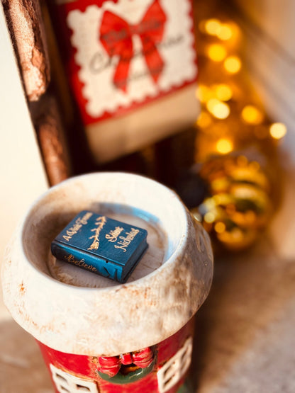The Little Christmas Bookshelf Wax Melt Gift Box - Shelfaware